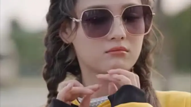 《首富大小姐不忍了》：甜爽反击，看落难千金如何玩转商战与真爱！